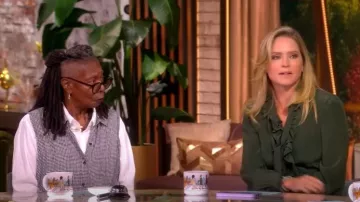 Ulla Johnson Catroux Blouse en soie à manches longues et boutonnée sur le devant portée par Sara Haines, comme on le voit dans The View le 15 septembre 2025