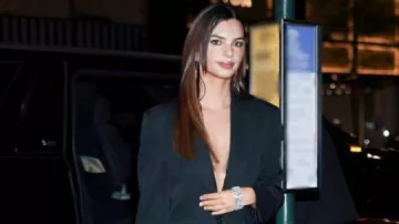 Chopard High Jewelry Launch Black Blazer worn by Emily Ratajkowski in Chopard Unveils Ice Cube High Jewelry at NYFW