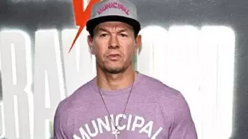 Attends Netflix Canelo v Crawford Fight Sweatshirt worn by Mark Wahlberg in Canelo Álvarez vs. Terence Crawford FULL Highlights | Netflix