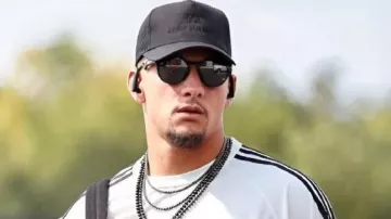 Camiseta blanca de Chiefs vs Eagles usada por Patrick Mahomes II en Kansas City Chiefs vs. Philadelphia Eagles | Resumen del juego Super Bowl LIX