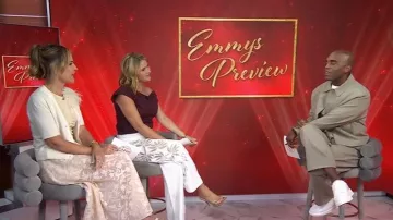 Jeans Diotima Stulla usados por Jenna Bush Hager como se ve en Today with Jenna & Friends el 13 de septiembre de 2025