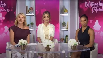 Top Kyla de Ulla Johnson usado por Savannah Guthrie como se ve en Today with Jenna & Friends el 13 de septiembre de 2025