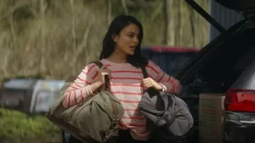 Bolsa de lona Gootium usada por Samantha Torres (Nathalie Kelley) como se ve en Motorheads (S01E01)