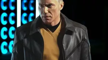Star Trek Strange New Worlds Anson Mount Veste en cuir portée par le capitaine Christopher Pike (Anson Mount) dans Star Trek : Strange New Worlds (S03)