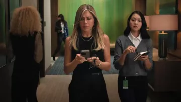 Collar largo de eslabones sólidos de 14k de Nicole Landaw usado por Alex Levy (Jennifer Aniston) como se ve en The Morning Show (S04E01)