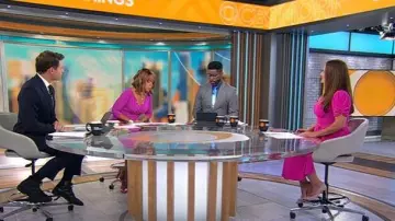 DKNY Short Sleeve Tie Fit & Flare Midi portée par Nikki Battiste comme on le voit dans CBS Mornings le 16 septembre 2025