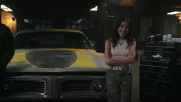 Camiseta sin mangas de doble capa de canalé H&M usada por Caitlyn Torres (Melissa Collazo) como se ve en Motorheads (S01E09)