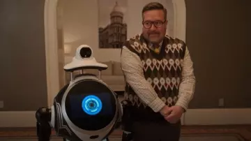 Norse Projects™ Melvin Merino Wool-blend Sweater-vest worn by Howard (Michael Cyril Creighton) as seen in Only Murders in the Building (S05E04)