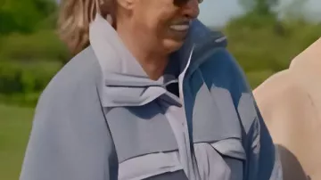 Sam and Billie Sister Act S01 Suzanne Wells Veste en peluche bleue