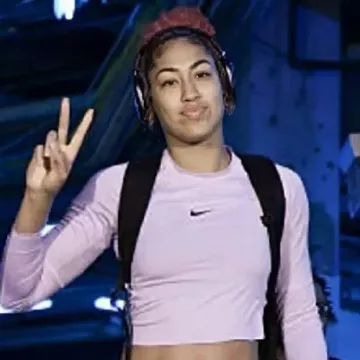 Crop Top worn by Shakira Austin in Mohegan Sun Arena