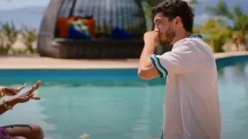 Boohoo Chemise et short en satin imprimé oversize porté par Charlie Georgiou comme on le voit dans Love Island Games (S02E03)