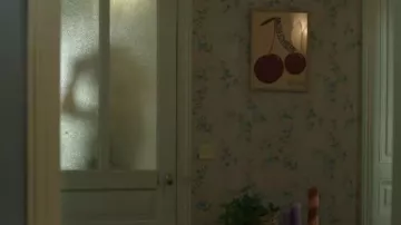 Tirage photographique de Mon Cheri porté par Isabel 'Belly' Conklin (Lola Tung) comme on le voit dans L’été où je suis devenue jolie (S03E11)