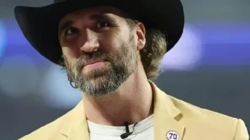 Blazer del Salón de la Fama del Fútbol Americano Profesional usado por Jared Allen en el discurso COMPLETO del Salón de la Fama de Jared Allen