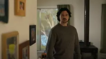 Rodd and Gunn Cox Road Knit porté par Martin Scarsden (Luke Arnold) comme on le voit dans Scrublands (S02E01)