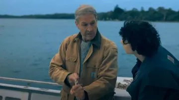 Carhartt Wip Noté 4.6 sur 5 étoilesCliquez pour faire défiler les commentaires Michigan Coat porté par Vern Jones (David Roberts) comme on le voit dans Scrublands (S02E02)