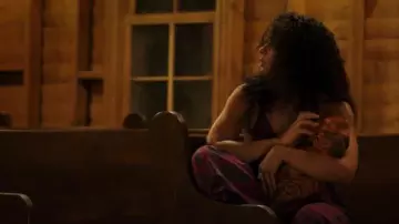 Mono Anthropologie Portsmouth con motivo azul usado por Fiji Cavanaugh (Parisa Fitz-Henley) como se ve en Midnight, Texas (S02E04)