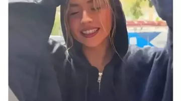 Sabrina Carpenter 2025 Je bois juste pour appeler quelqu’un Sweat à capuche