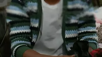 Cardigan à rayures vertes porté par Jaden Lucas Miller dans The Gates (2025)