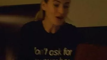 Camiseta negra de Lily James "No pidas mi número" (Lily James) en Swiped