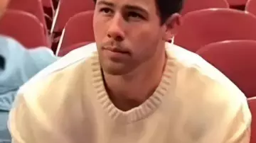 Suéter de la Tierra de Verano 2025 de Nick Jonas