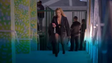 Bolso de satén adornado de Prada usado por Lisa Hochstein como se ve en The Real Housewives of Miami (S07E16)