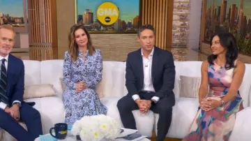 Vestido midi con estampado floral y cinta gráfica Me + Em usado por Rebecca Jarvis como se ve en Good Morning America el 19 de septiembre de 2025