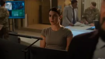H&M Fitted T-shirt worn by Sara Garcia (Jennifer Morales) as seen in The Hunting Party (S01E10)