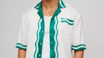 Love Island Games Green & White Shirt worn by Self - Narrator (voice) (Iain Stirling) as seen in Love Island Games (S02E01)