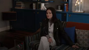 Loulou de Saison Ayla Tailored Straight Trousers worn by Mabel Mora (Selena Gomez) as seen in Only Murders in the Building (S05E05)