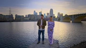 Staud Solana Robe longue froncée florale portée par Vanessa Lachey comme on le voit dans Love Is Blind (S08E08)