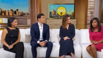 Haut court en maille à boutons Sandro porté par Stephanie Ramos, comme on le voit dans Good Morning America le 22 septembre 2025