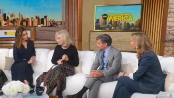 Veronica Beard Obie Pinstripe Linen Blend Dickey Jacket portée par Lara Spencer comme on le voit dans Good Morning America le 22 septembre 2025