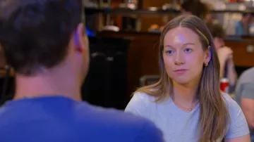 Madewell Demi Fine Puff Dome Pendientes usados por Lauren O'Brien como se ve en Love Is Blind (S08E10)