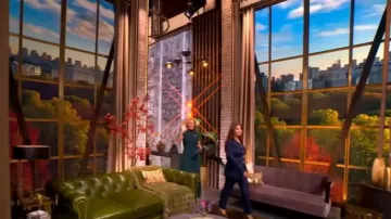 Veronica Beard Kimra Kick-Flare Pant porté par Ana Navarro comme on le voit dans The View le 19 septembre 2025