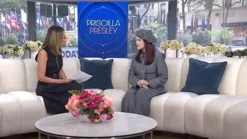 Pantalón Beaufille Burnell en gris melange usado por Priscilla Presley como se ve en Today el 22 de septiembre de 2025