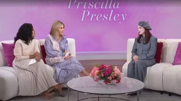 Falda maxi de lino con estampado de bandana de la suerte de Zimmermann usada por Jenna Bush Hager como se ve en Hoy con Jenna & Friends el 22 de septiembre de 2025