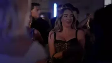 Robe Oh Polly Valentina portée par Ella Rae Wise comme on le voit dans The Only Way Is Essex (S35E10)