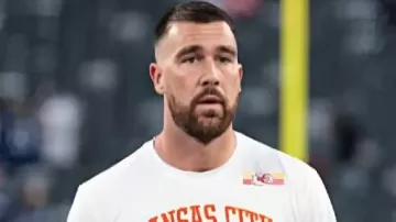 Kansas City Chiefs v New York Giants Shirt worn by Travis Kelce in Travis Kelce vibing before the Chiefs take on the Giants (via nfl/TT)