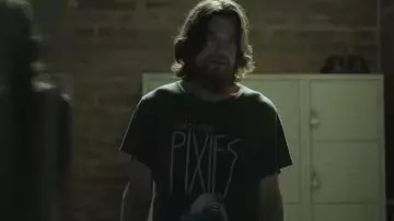 Camiseta Death to the Pixies usada por Vince Friedken (Jason Bateman) en Black Rabbit (S01E02)