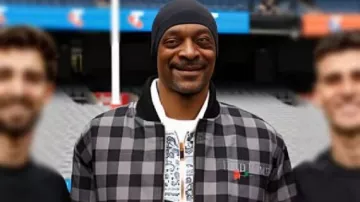 Melbourne Cricket Ground Plaid Jacket worn by Snoop Dogg in Snoop Dogg arrives at MCG ahead of AFL Grand Final performance