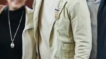 Jacket worn by Ryan Reynolds in Quotes power from Ryan Reynolds (Canadian and American actor)