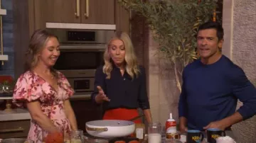 Cinq à Sept Katlin Trailing Hibiscus Midi Dress portée par Shannon Doherty comme on le voit en LIVE avec Kelly et Mark le 23 septembre 2025