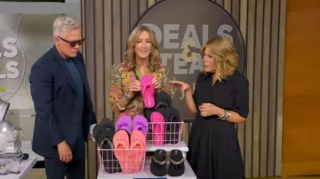 Co Robe trapèze à manches courtes ceinturée portée par Tory Johnson comme on le voit dans Good Morning America le 23 septembre 2025