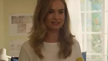 Top adornado floral 2025 de Lily James Swiped usado por Whitney (Lily James) como se ve en Swiped