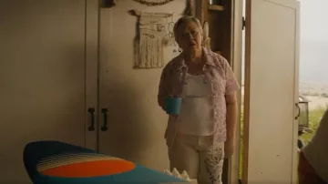Camisa de botones florales Anna Sui Mod usada por Tutu (Amy Hill) como se ve en Ballard (S01E08)