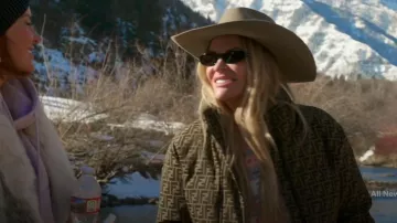 Top Henley de Puntilla de Peluche Skims Rosa usado por Heather Gay como se ve en The Real Housewives of Salt Lake City (S06E02)