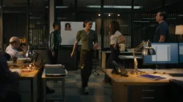 Siedres Noya Crochet Orné Cupro Maxi Jupe portée par Martina Castro (Victoria Moroles) comme on le voit dans Ballard (S01E09)