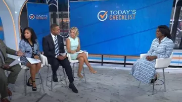 Tory Burch Robe en sergé à imprimé graphique portée par Angela Lamb comme on le voit dans Today le 23 septembre 2025