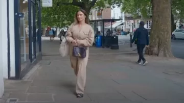 Sandale chypré Hermès portée par Samantah Faiers vue dans Sam & Billie : Sister Act (S01E06)