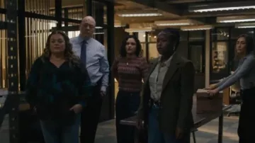 Blouse à smocks à manches longues Maeve portée par Martina Castro (Victoria Moroles) comme on le voit dans Ballard (S01E10)